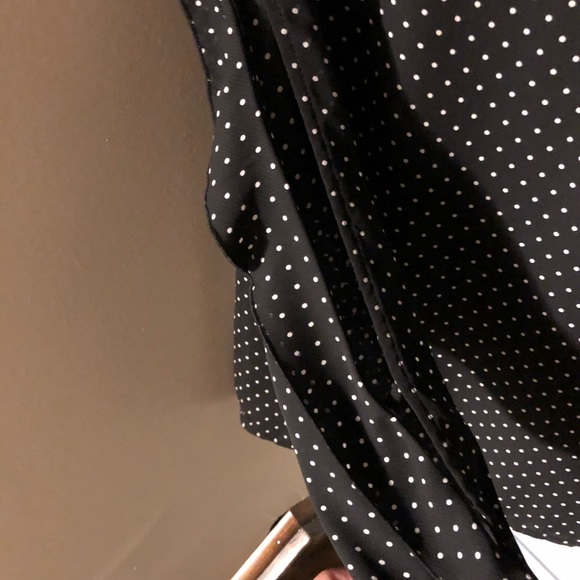 Cute R&W Polka Dot Blouse- peek a boo sleeves with ruffles! - Picture 4 of 5